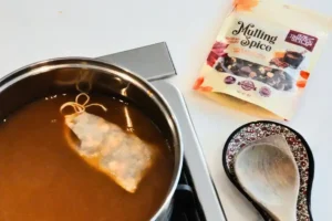 mulling spice pieces with muslin bag