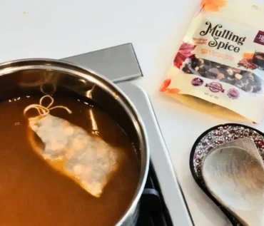 mulling spice pieces with muslin bag